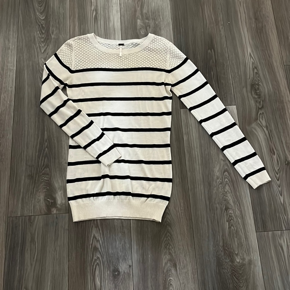 ❤️ 3 for $15 ❤️ black and tan striped boutique shirt